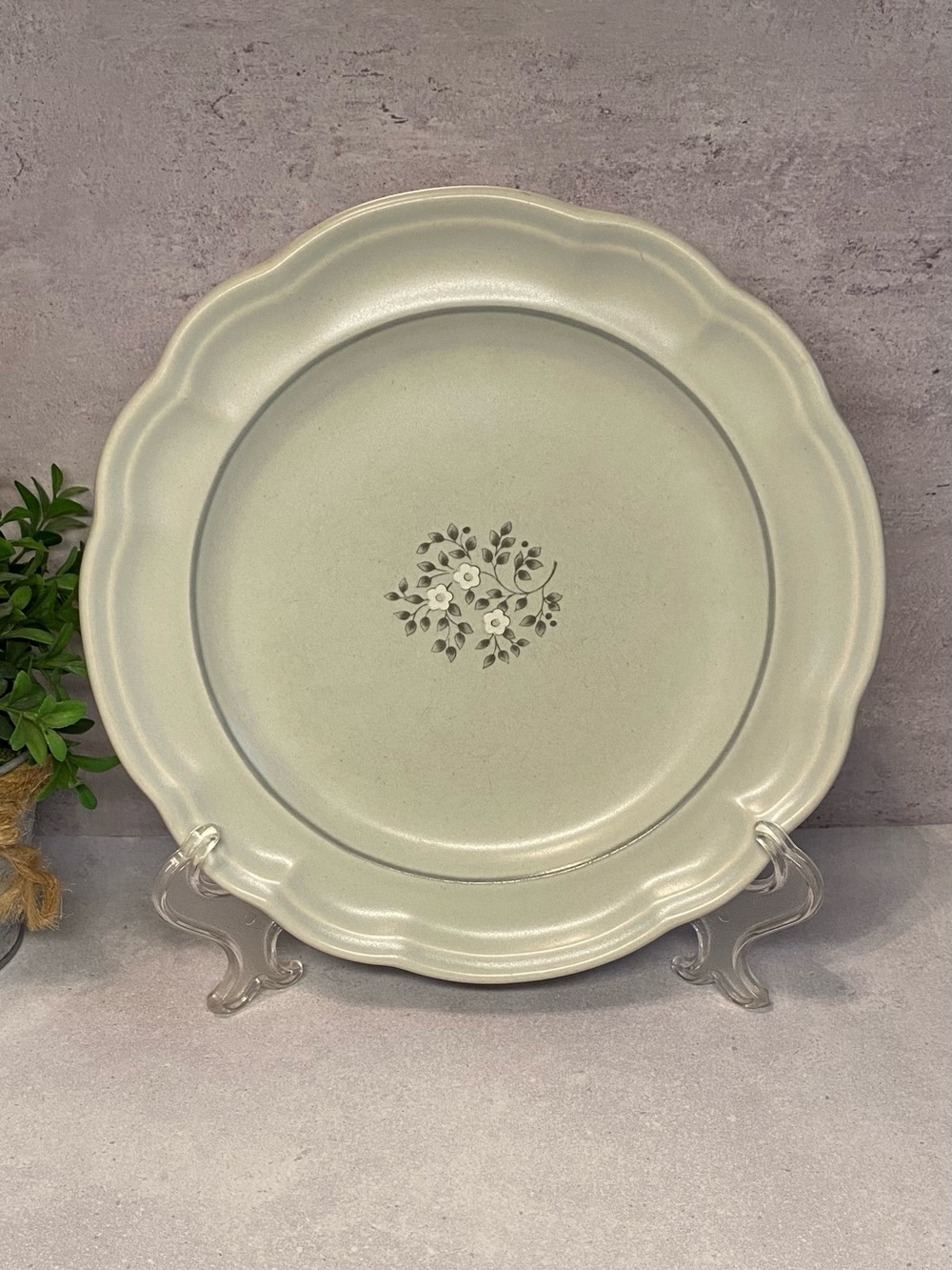 Pfaltzgraff Heirloom 9.25” Luncheon Plate